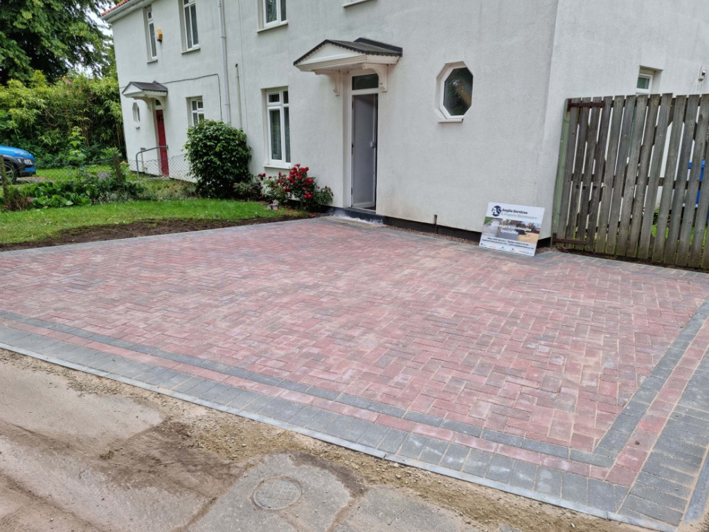 This is a newly installed block paved drive installed by Ashford Driveways